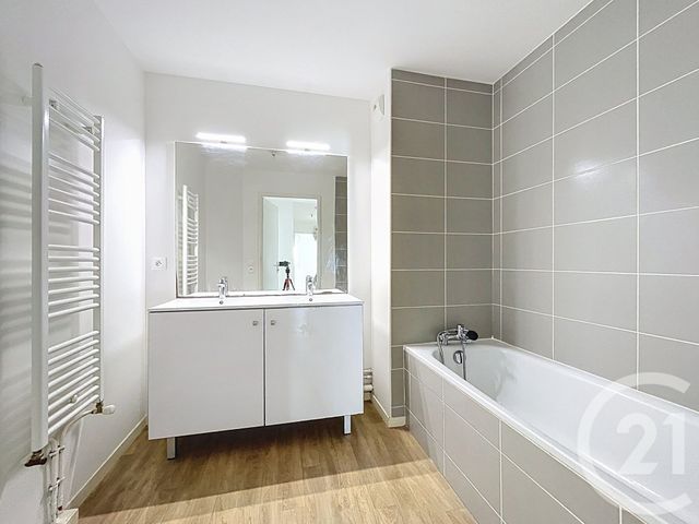 Appartement T4 à vendre - 4 pièces - 75.02 m2 - REZE - 44 - PAYS-DE-LOIRE - Century 21 By Ouest