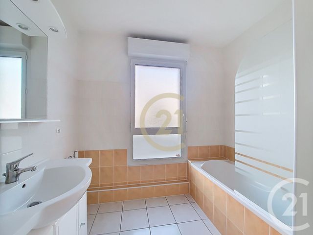 Afficher la photo en grand Appartement F3 à louer - 3 pièces - 63.45 m2 - REZE - 44 - PAYS-DE-LOIRE - Century 21 By Ouest