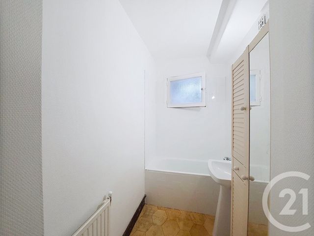 Appartement F4 à louer - 4 pièces - 71.73 m2 - REZE - 44 - PAYS-DE-LOIRE - Century 21 By Ouest