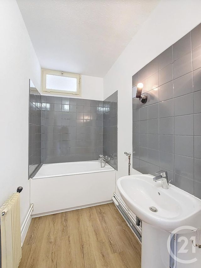 Appartement F3 à louer - 3 pièces - 63.1 m2 - REZE - 44 - PAYS-DE-LOIRE - Century 21 Harmony