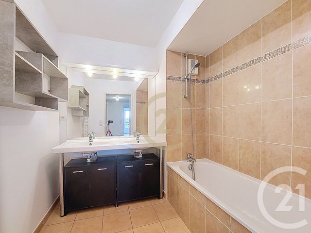 Appartement F3 à louer - 3 pièces - 62.11 m2 - BOUGUENAIS - 44 - PAYS-DE-LOIRE - Century 21 Harmony